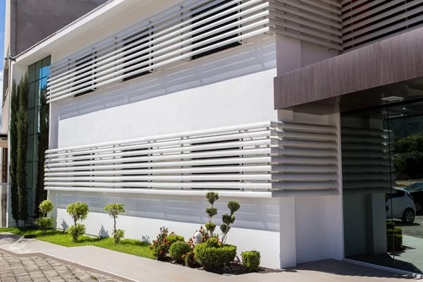 Brise de Alumínio aplicado em prédio universitário