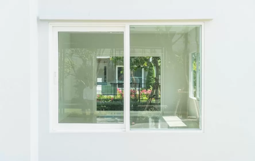 Tipos de vidro para janela: conheça os melhores para sua residência